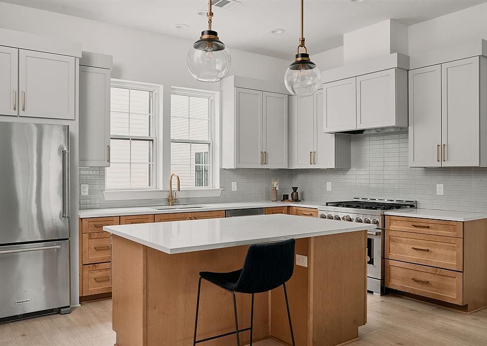 1st image of 2209 Woodland Ave #601