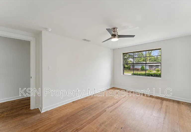1921 Fitzgerald St — Photo 33