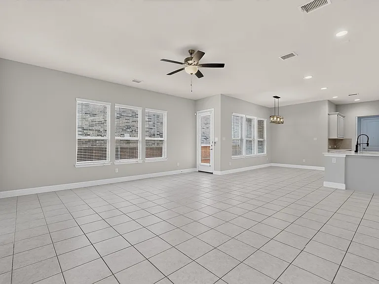 7617 Regal Ln — Photo 7