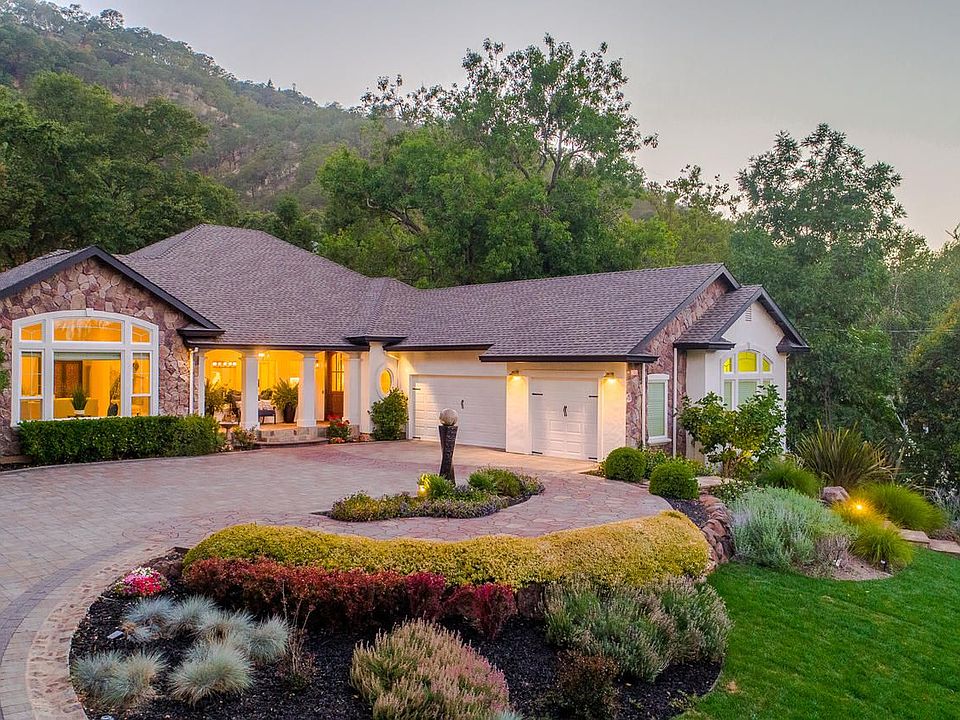 2nd image of 2499 Lunada Ln