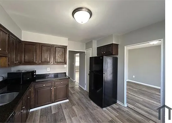 409 Berkshire Ct — Photo 3