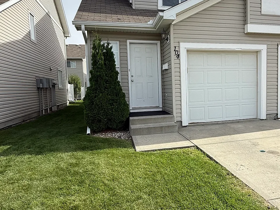 150 Edwards Dr SW #104