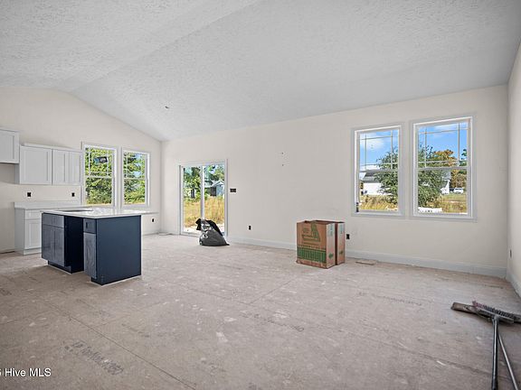 5th image of 284 Adelia Drive