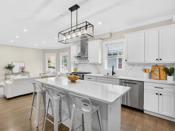 152 Washington St #1, Brighton, MA 02135