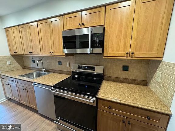 3rd image of 16 Black Oak Mews
