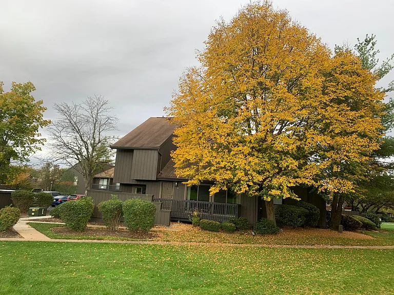 17 Westgate Dr — Photo 2