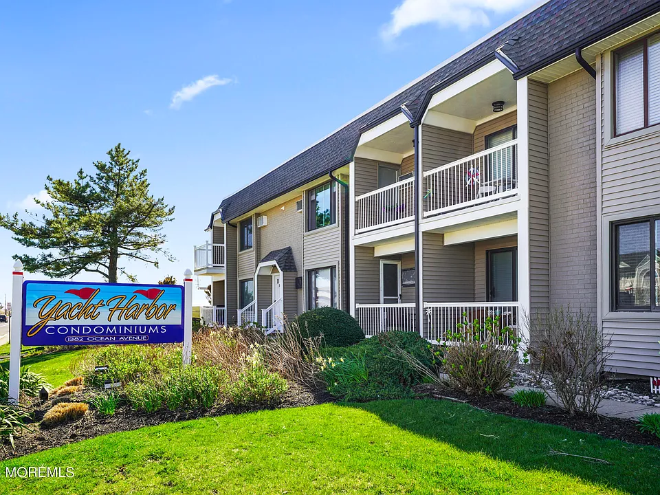 1382 Ocean Ave #C10