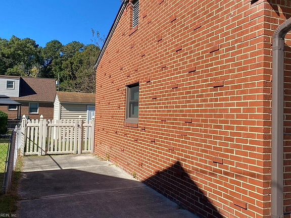 4th image of 515 Latham Drive
