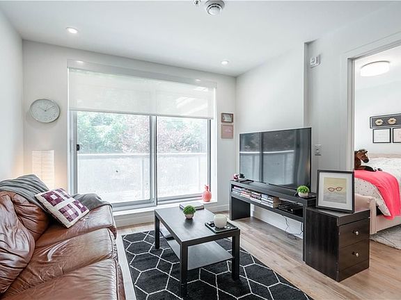 5th image of 479 Charlton Ave E #101