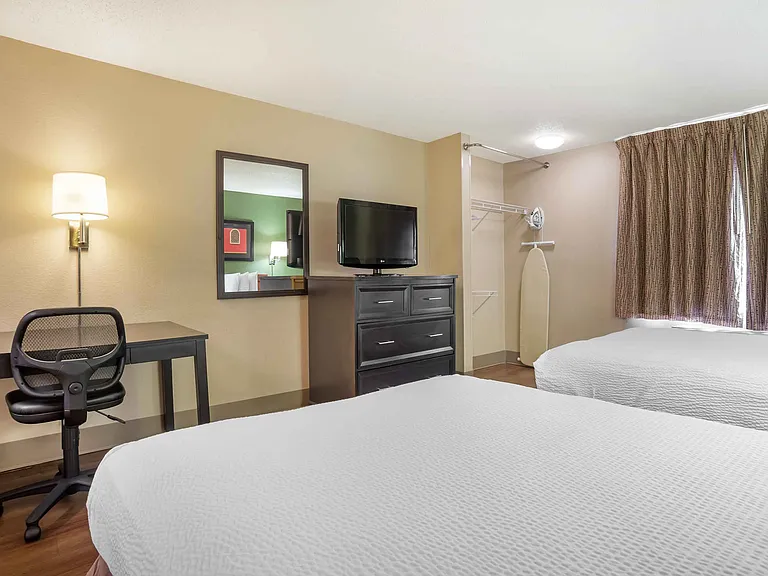 Studio Suite - 2 Full Beds