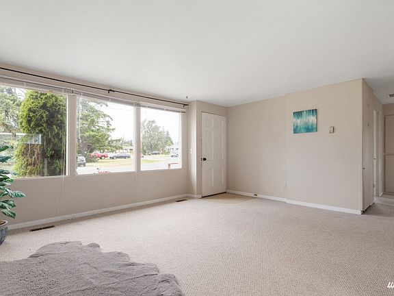 3rd image of 681 SE 5th Ave