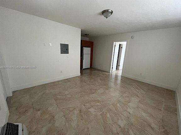 4th image of 1085 SW 37th Ave APT 12
