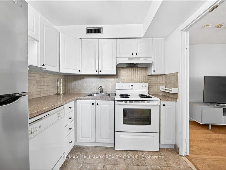 55 Centre Ave #1506 — Photo 10