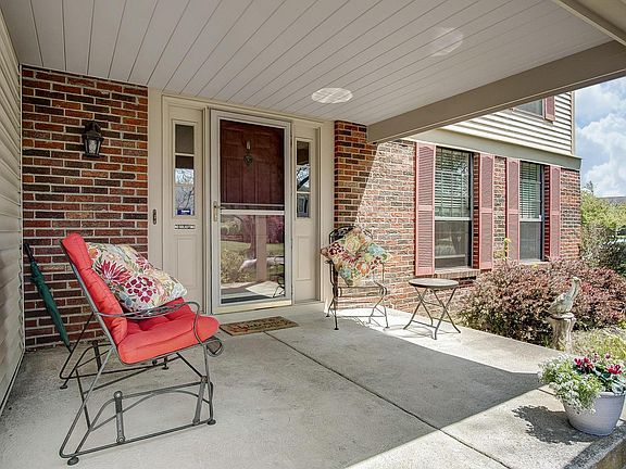 4th image of 2834 Honeysuckle Ln