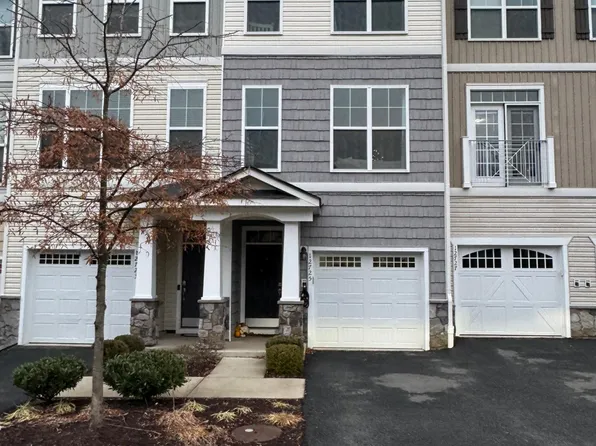 12725 Lotte Dr, Woodbridge, VA 22192