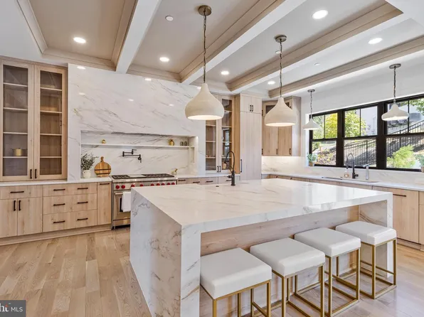 11520 Luvie Ct, Rockville, MD 20854