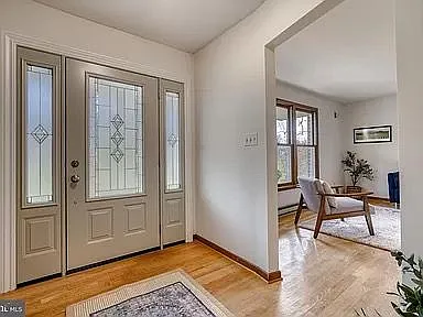 4 bed, 3.5 bath, 2400 sqft, $3,000 — Photo 4
