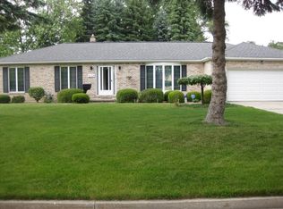 2105 Garside Dr, Essexville, MI