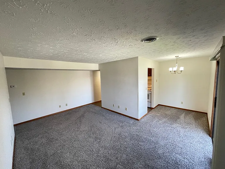 Lynn-Gail Apartments — Photo 20