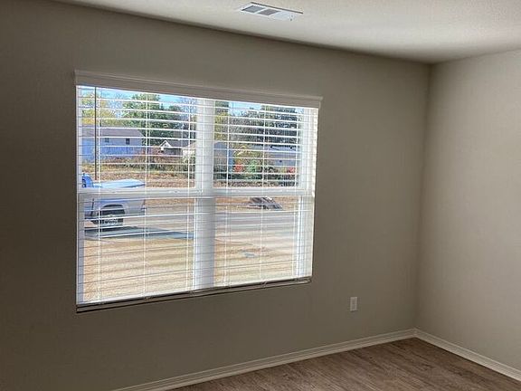 4th image of 2509 Grand Ln