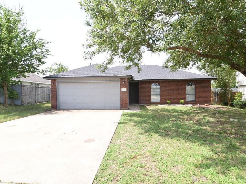 1st image of 2704 Cactus Dr