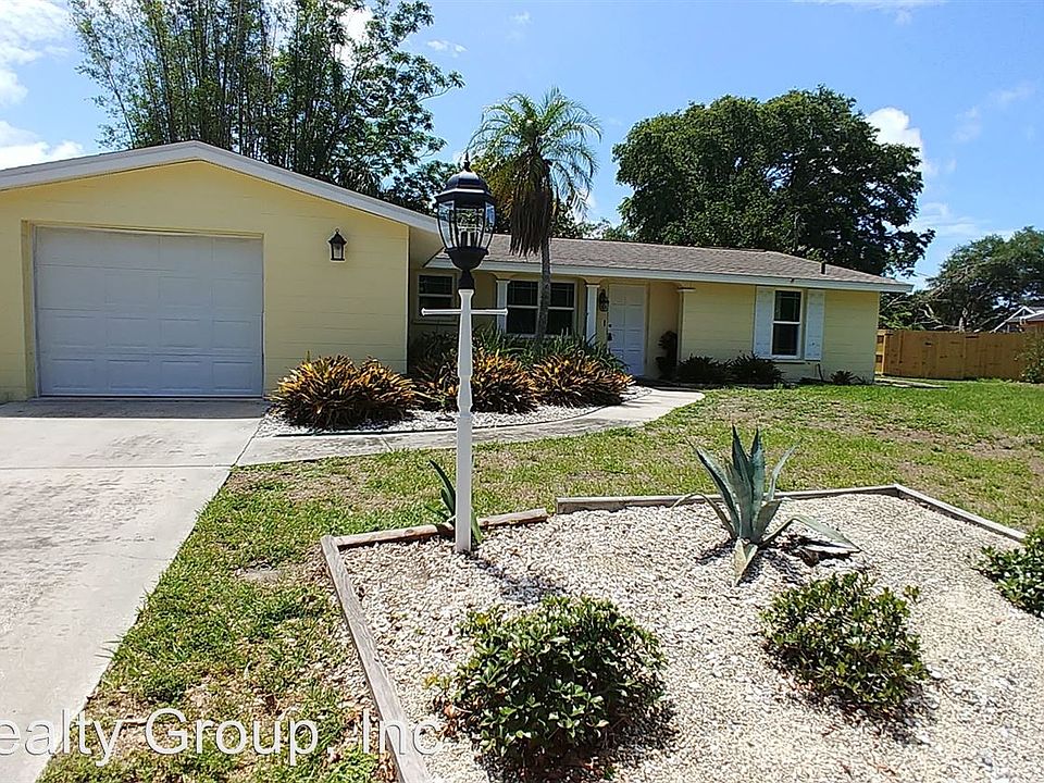 1st image of 2946 Woodcrest Dr