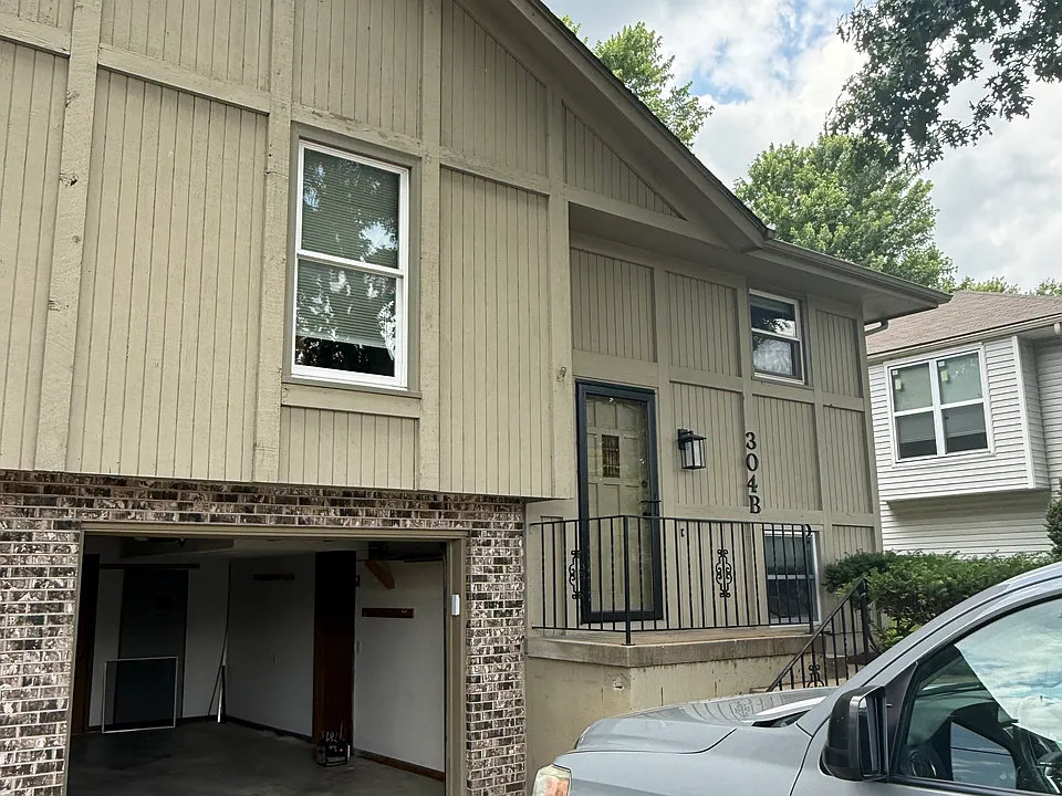 304 NE Independence Ave #B