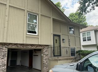304 NE Independence Ave APT B, Lees Summit, MO 64063