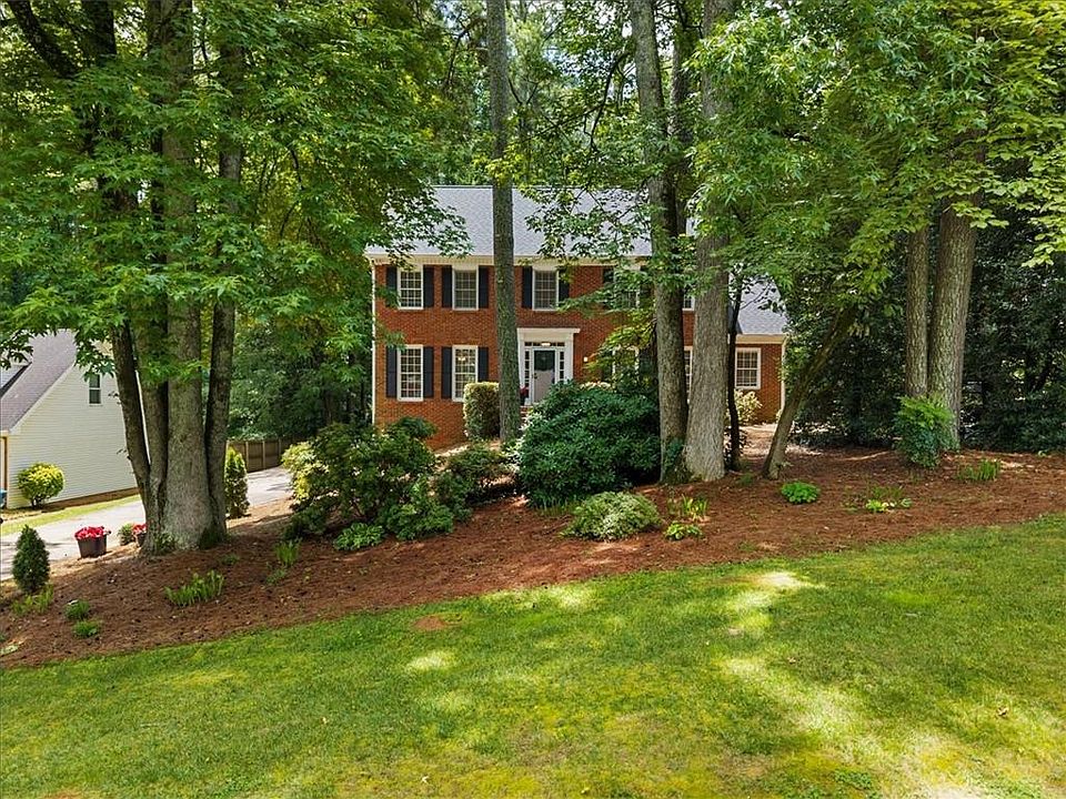 1st image of 153 Lakeside Dr