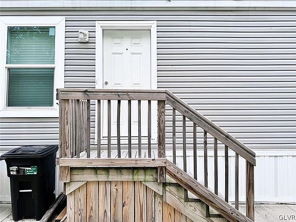 4th image of 1024 Cedar St N