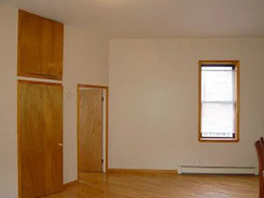 Rented by Bond New York | media 30