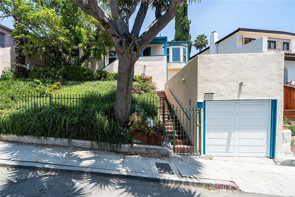 3 bed, 1116 sqft, $5,000 — Photo 1