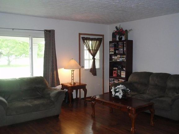 4th image of 15685 Meadowbrook Dr