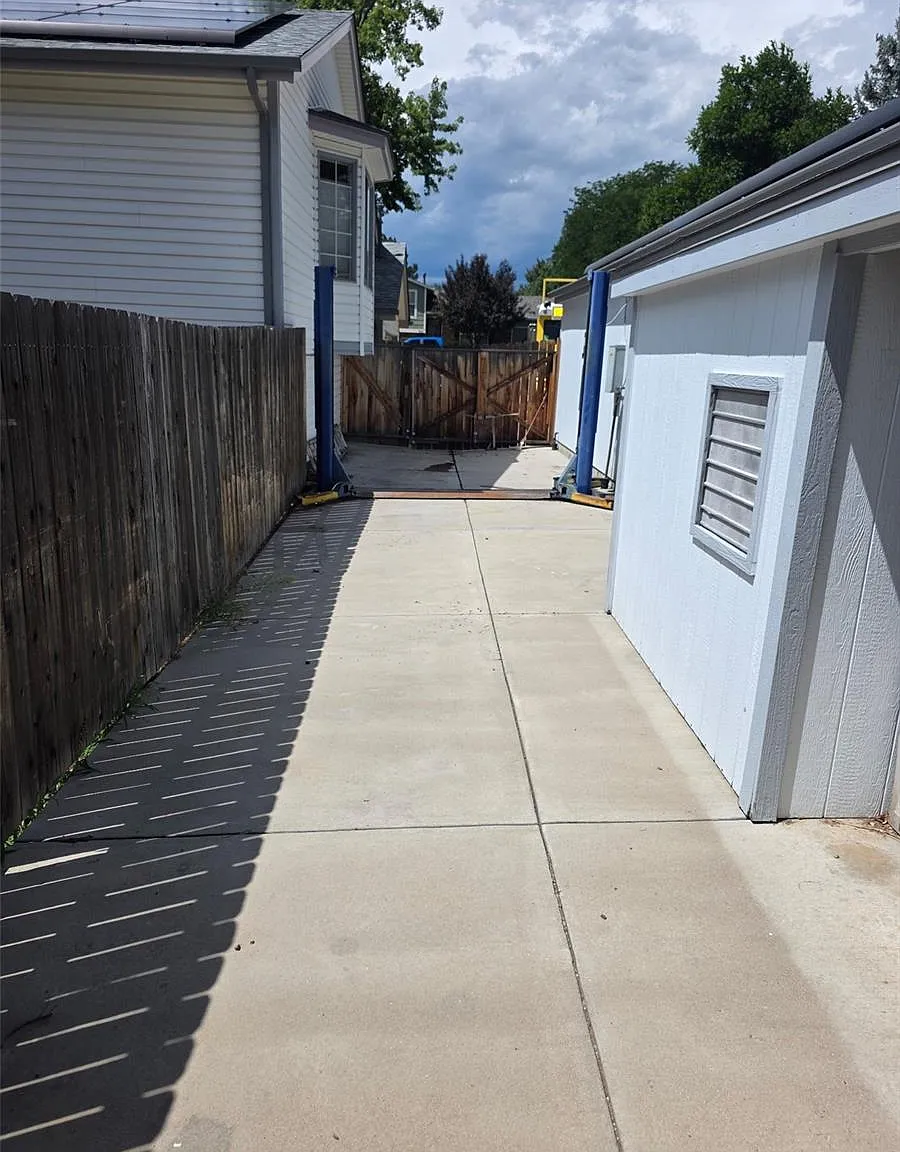 Studio, 1909 sqft, $2,250 — Photo 3