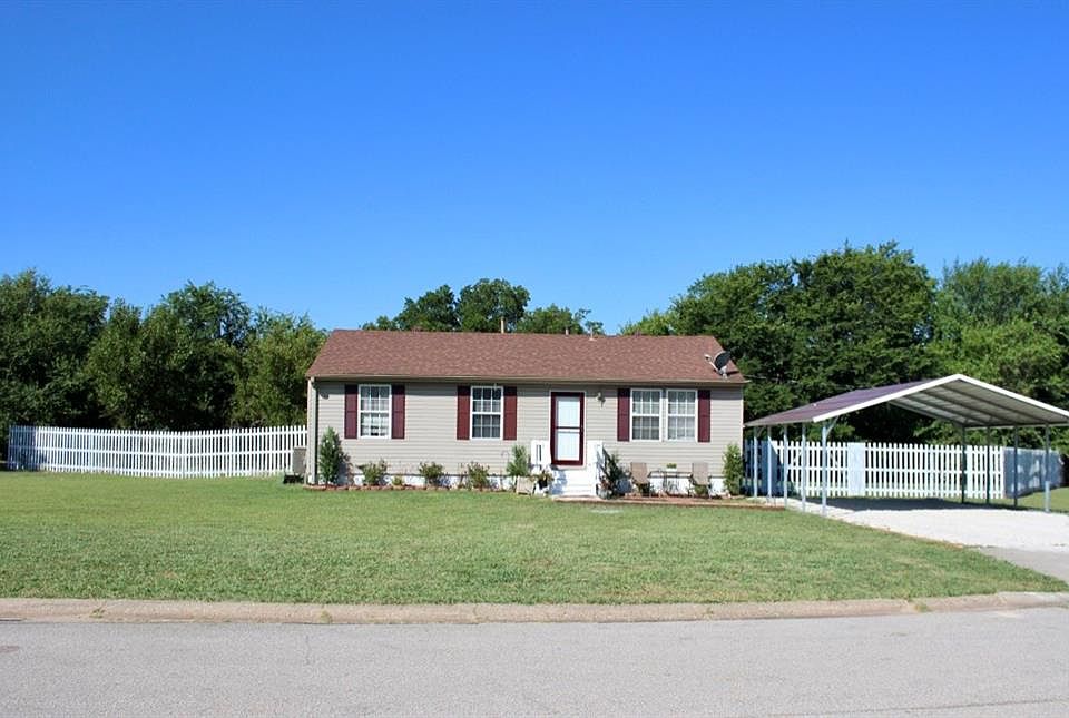1st image of 1020 Clover Ln