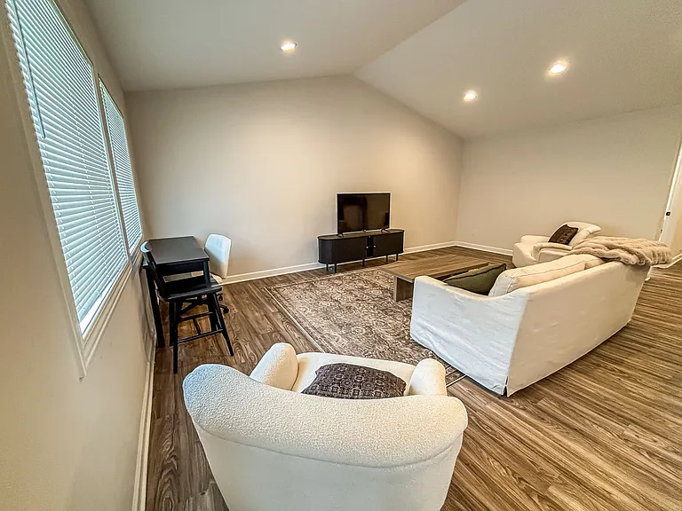 1624B Gunston Dr — Photo 37