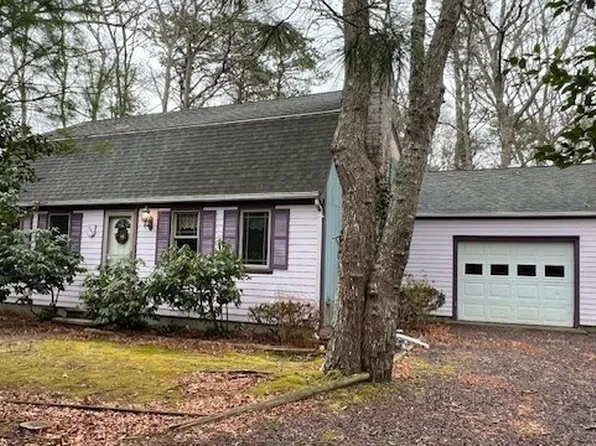 562 Skunknet Rd, Barnstable, MA 02630