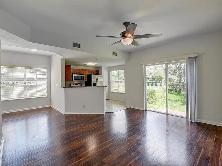 1811 NE 5th St #1501 — Photo 7