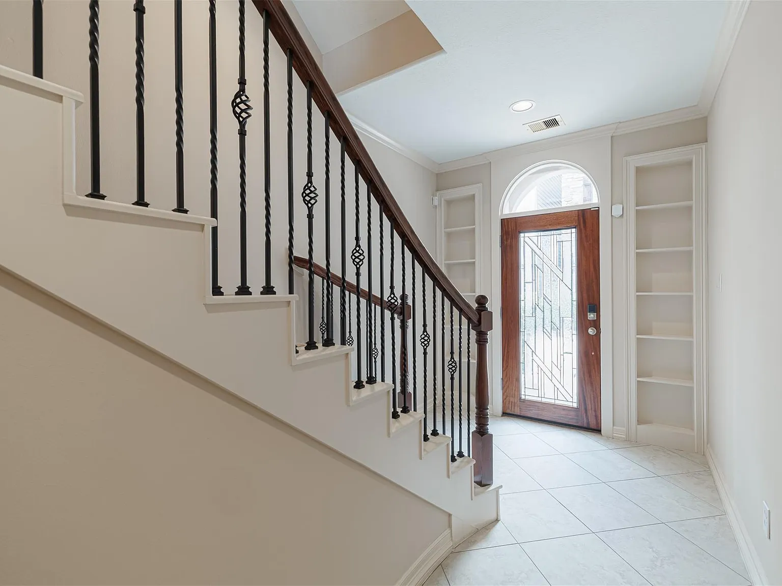 4 bed, 2.5 bath, 2774 sqft, $2,850 — Photo 4