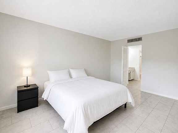 5th image of 6300 NW 62nd St APT 308