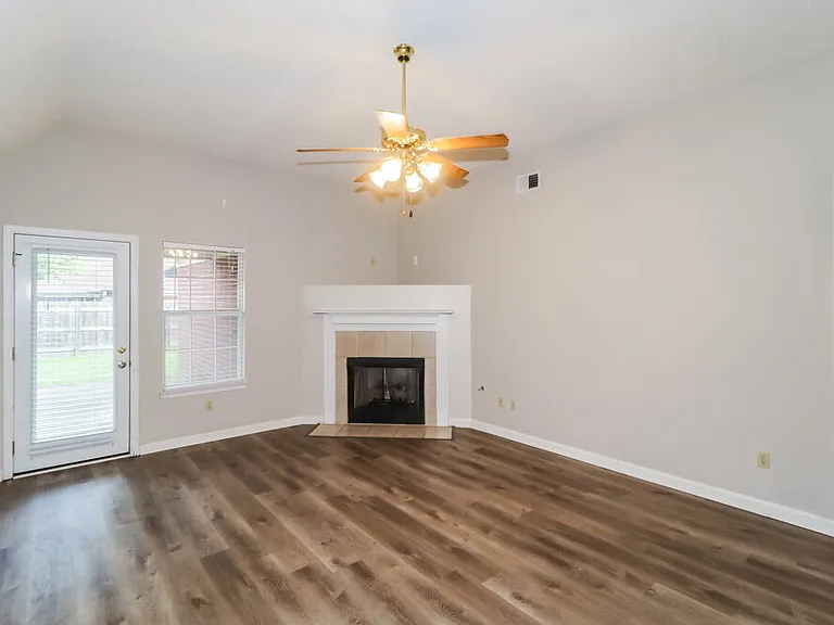 5892 Alexandria Ln — Photo 5