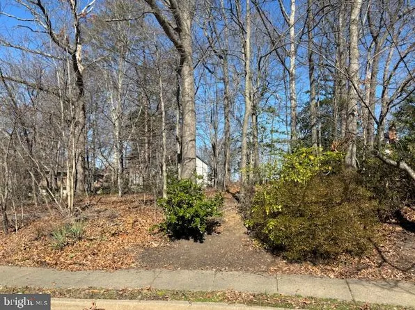15716 Edgewood Dr, Dumfries, VA 22025