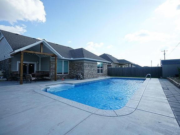 3rd image of 837 SW 11th St #837