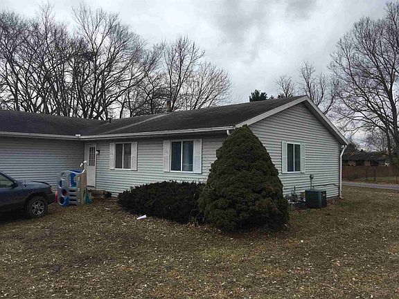 3rd image of 926 Sprucewood Ln