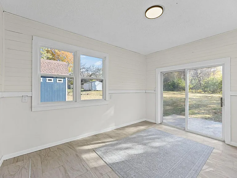 5631 Parkview Ave — Photo 15