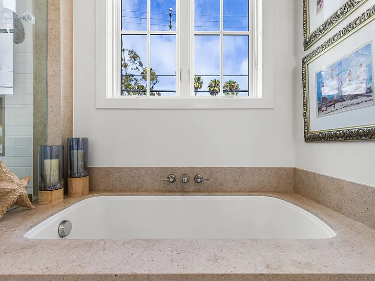 soaking tub