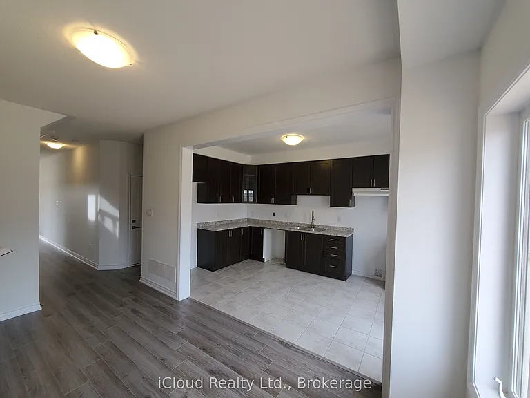 152 Werry Ave — Photo 4