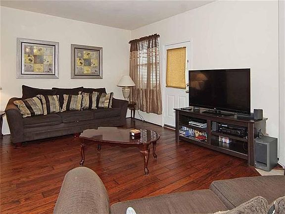 5th image of 729 Princeton Dr