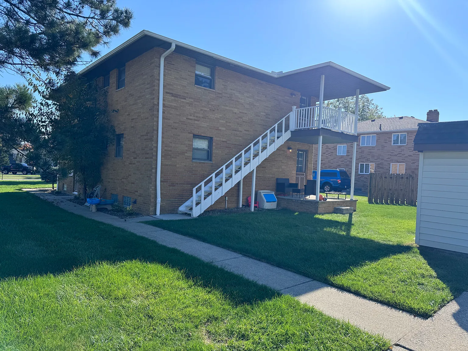 3 bed, 1200 sqft, $1,550 — Photo 2