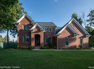 30527 W Eleven Mile Rd, Farmington Hills, MI 48336